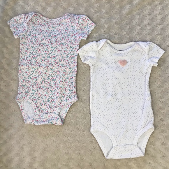 Carter’s Bodysuit Bundle Size 12 Months Pink White Floral Hearts - Picture 2 of 5